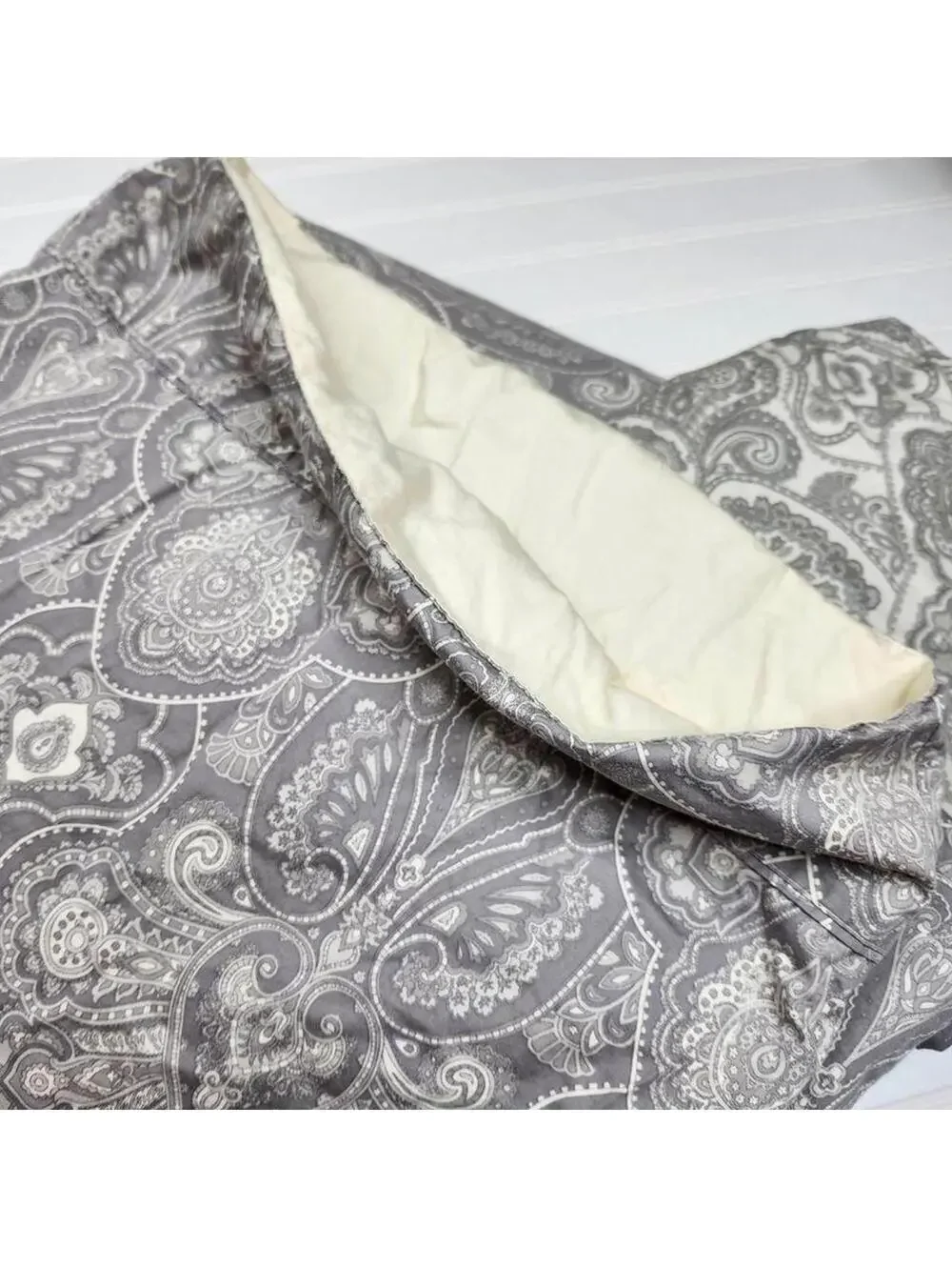 Copperloom Queen Gray Paisley Luxury Duvet + 2 Pillowcases + 1 King Pillowcase